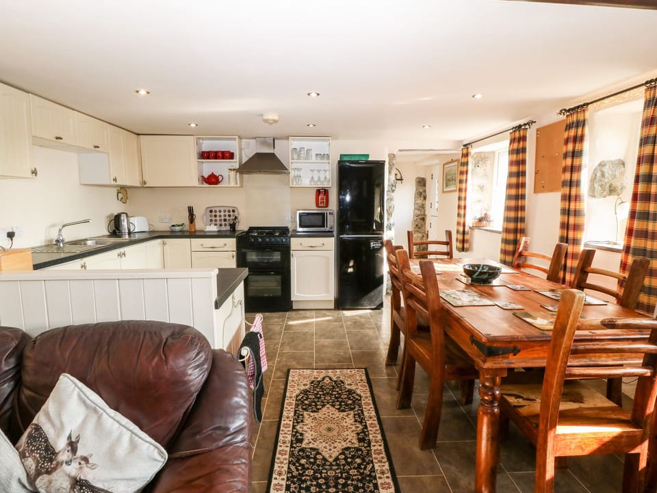 Cottage | Private kitchen | Fridge, microwave, stovetop, dishwasher