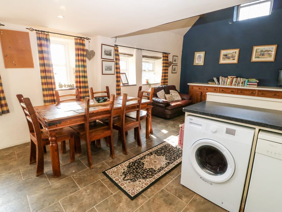 Cottage | Private kitchen | Fridge, microwave, stovetop, dishwasher