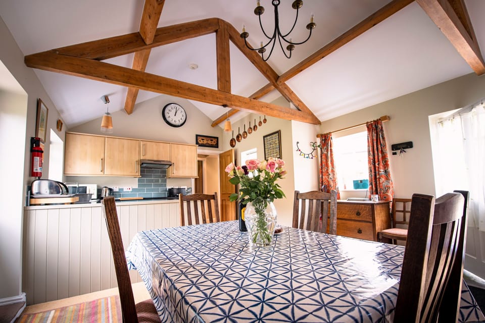 Cottage | Private kitchen | Dishwasher, highchair, cookware/dishes/utensils