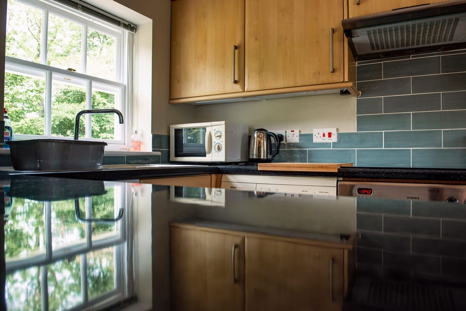 Cottage | Private kitchen | Dishwasher, highchair, cookware/dishes/utensils