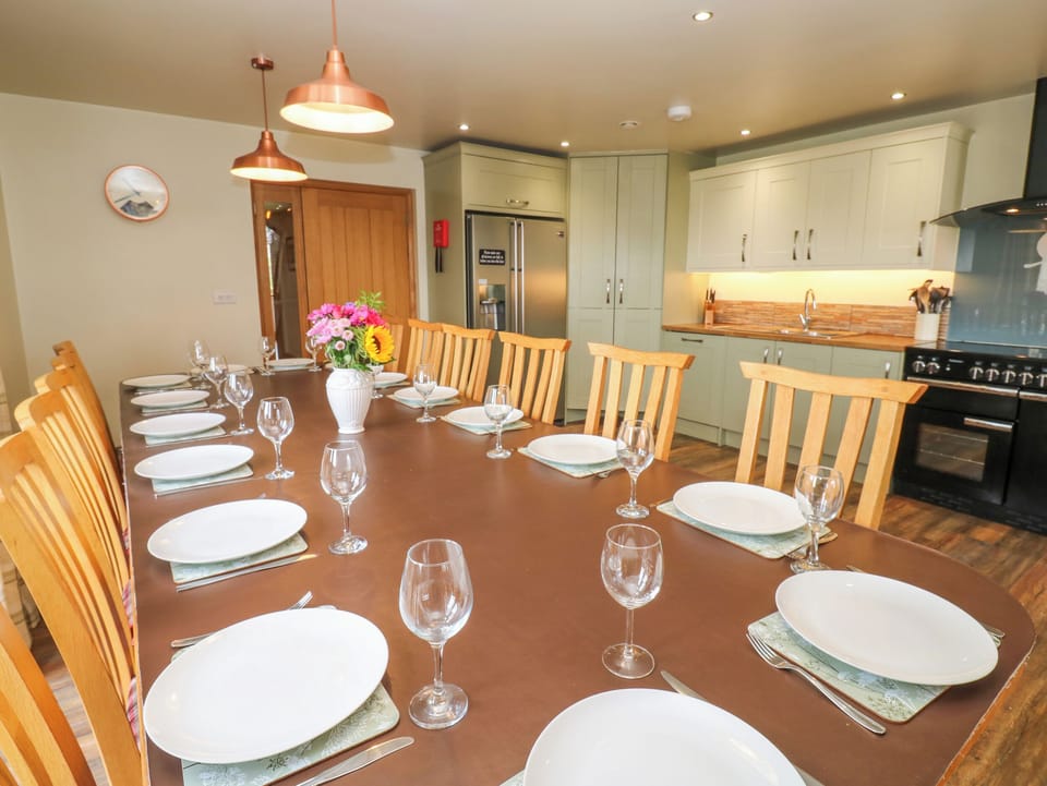 Cottage | Dining