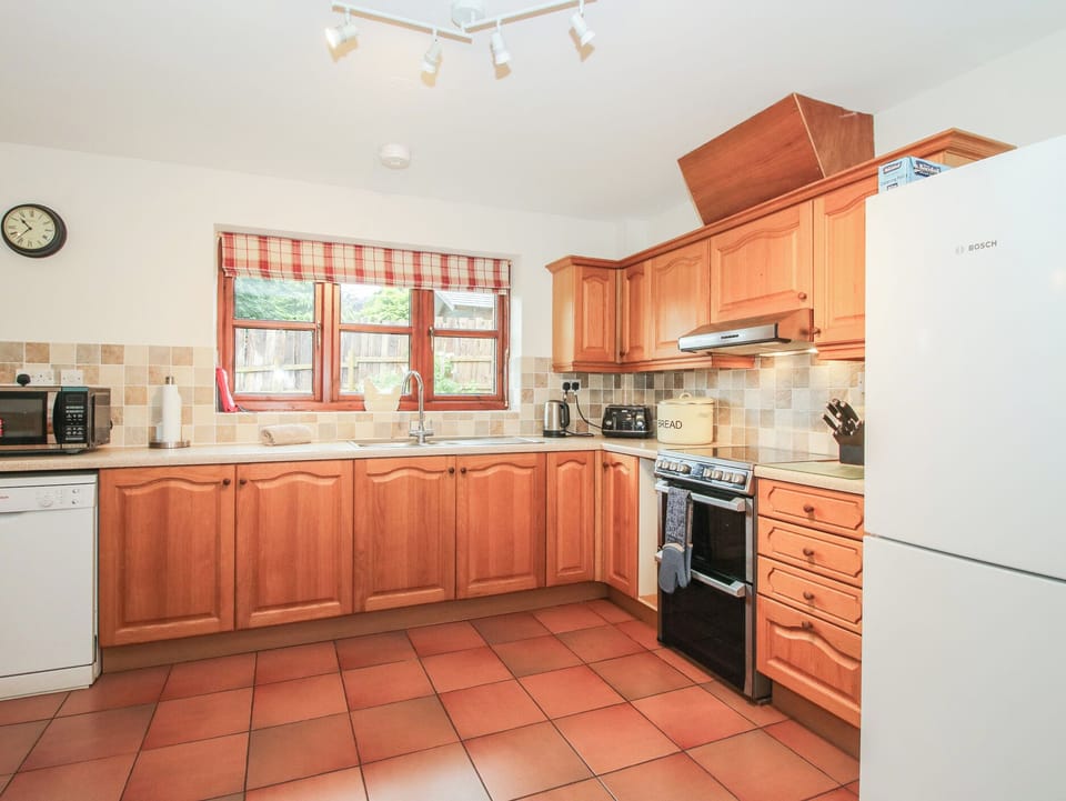 Cottage | Private kitchen | Fridge, microwave, stovetop, dishwasher