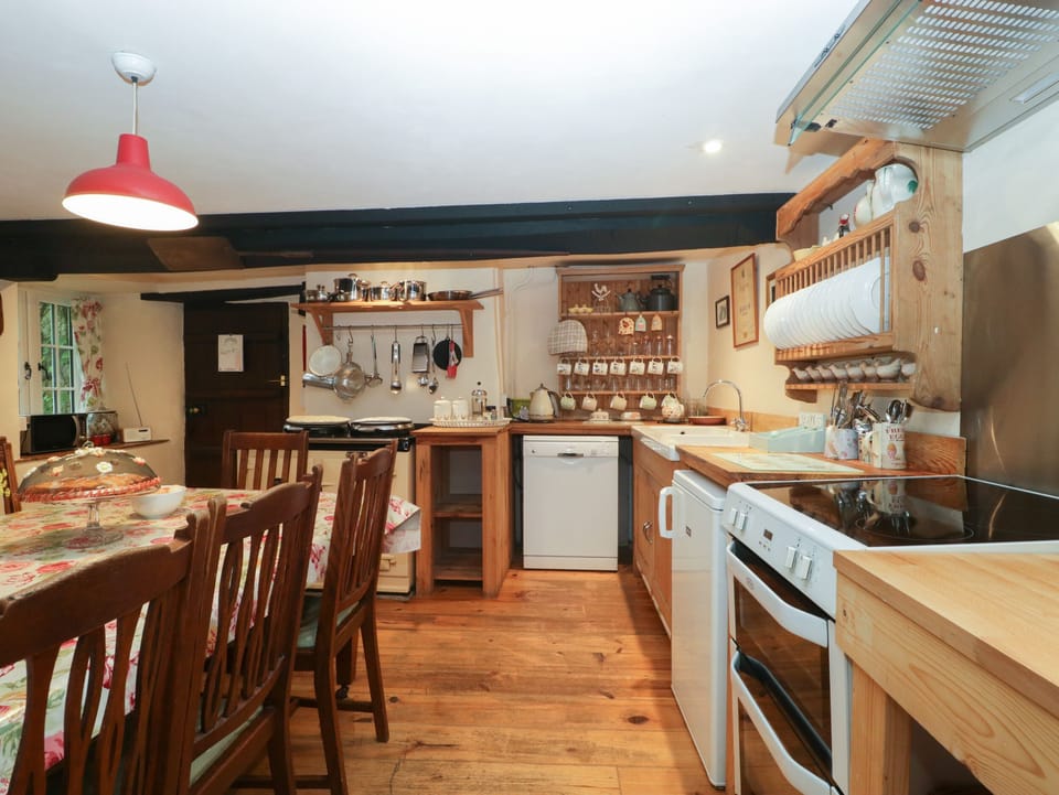 Cottage | Private kitchen | Fridge, stovetop, dishwasher, highchair