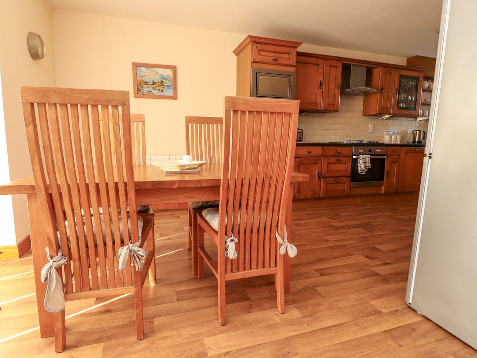 Cottage | Private kitchen | Fridge, microwave, stovetop, dishwasher