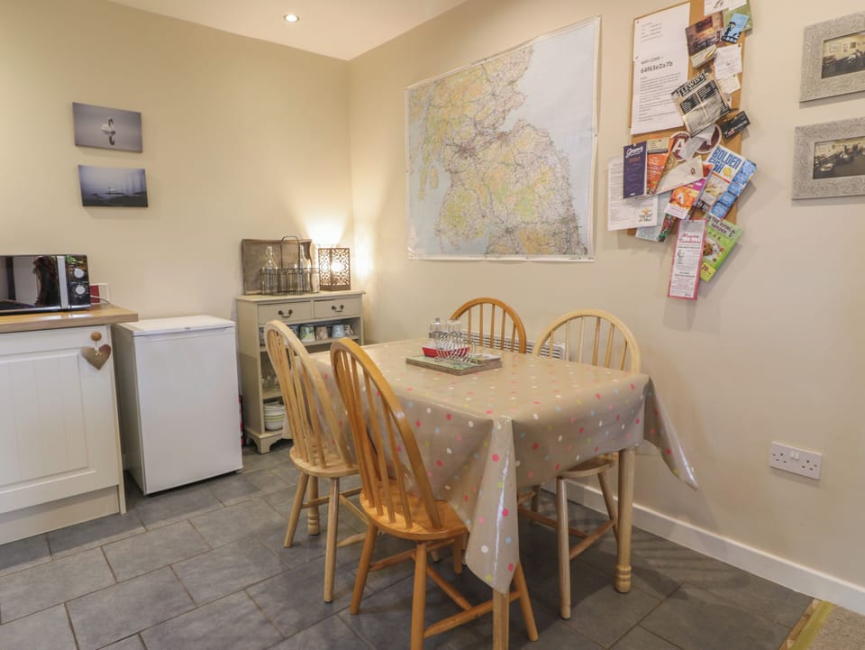 Cottage | Dining