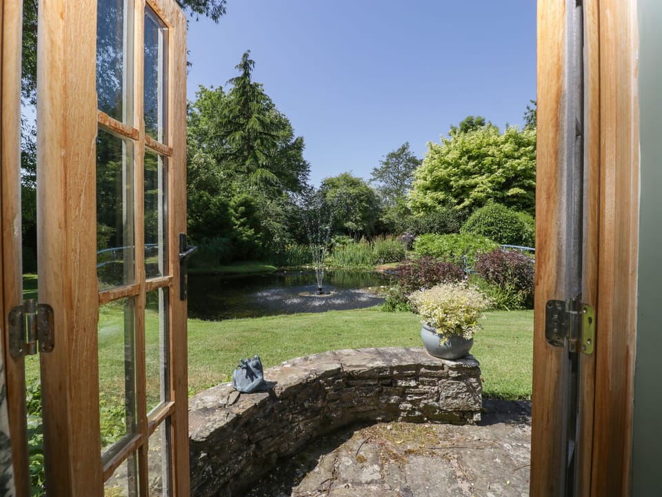 Cottage | Property grounds