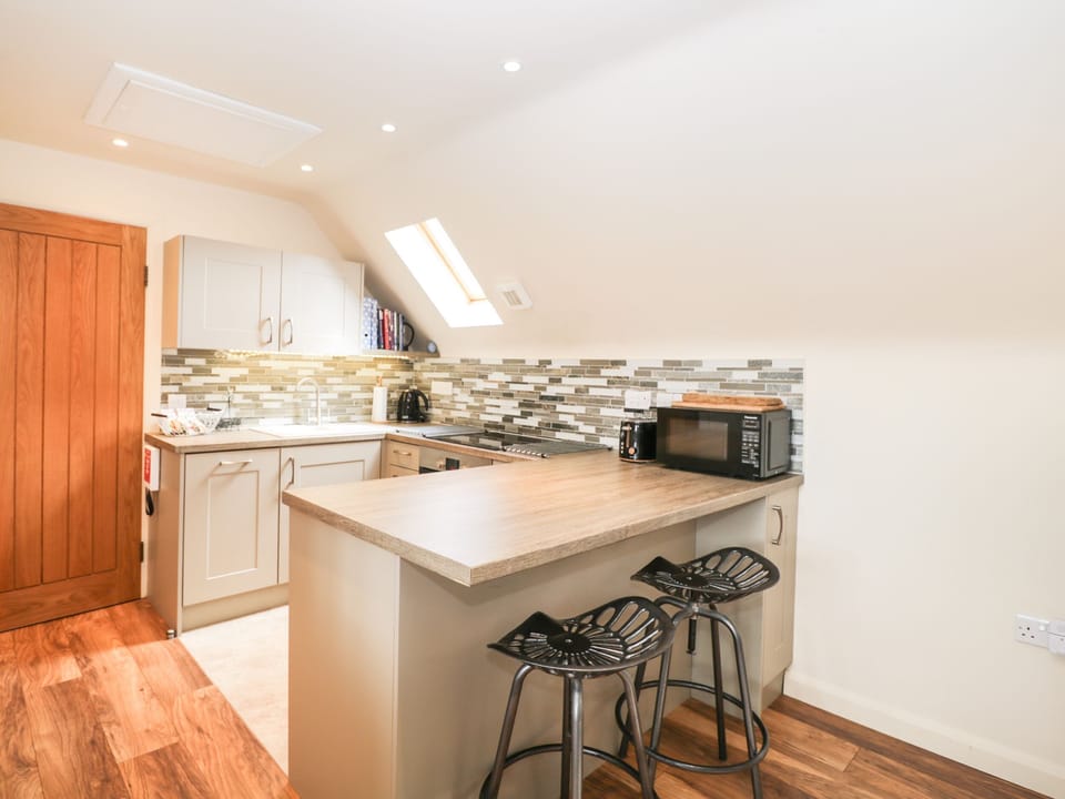 Cottage | Private kitchen | Dishwasher, highchair, cookware/dishes/utensils