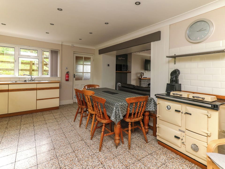 Cottage | Dining
