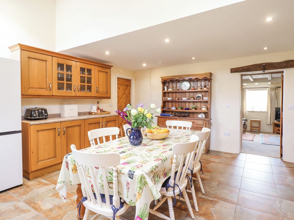 Cottage | Dining