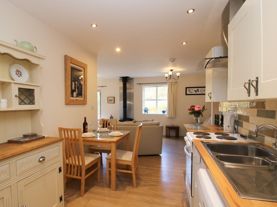 Cottage | Private kitchen | Fridge, microwave, stovetop, dishwasher