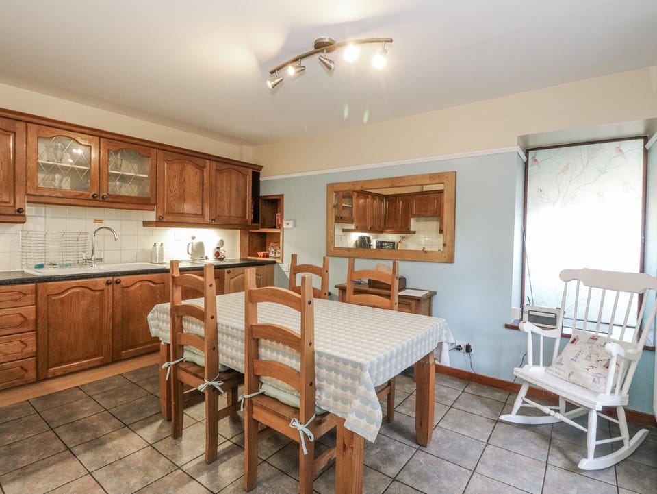 Cottage | Dining