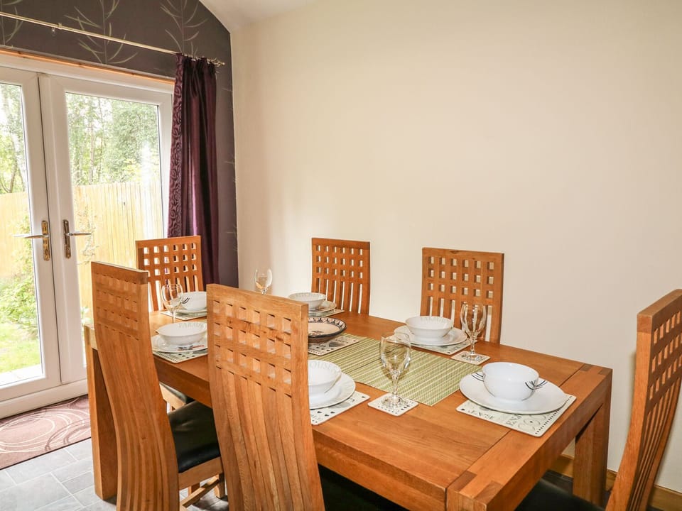 Cottage | Dining