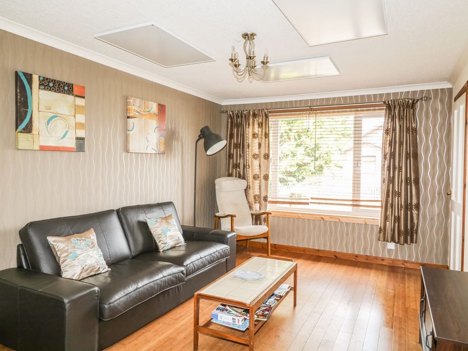Cottage | Living area | TV