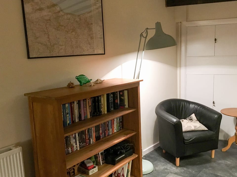 Cottage | Living room | TV, fireplace, DVD player