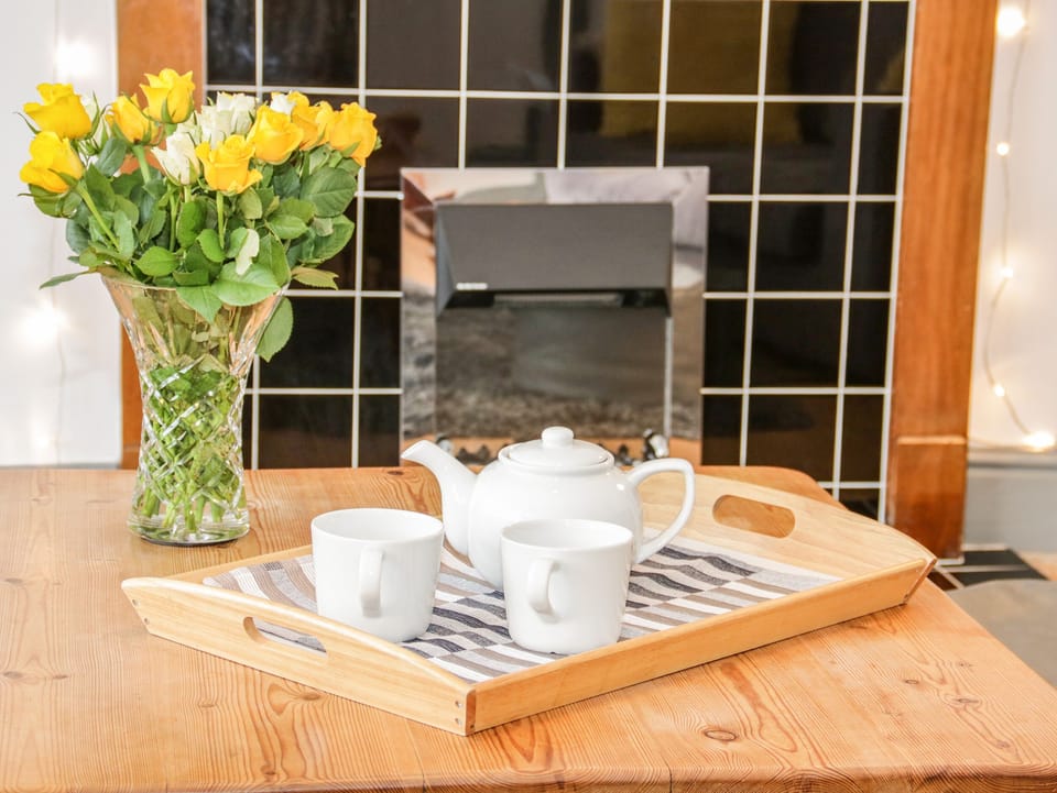 Cottage | Private kitchen | Microwave, stovetop, dishwasher, highchair
