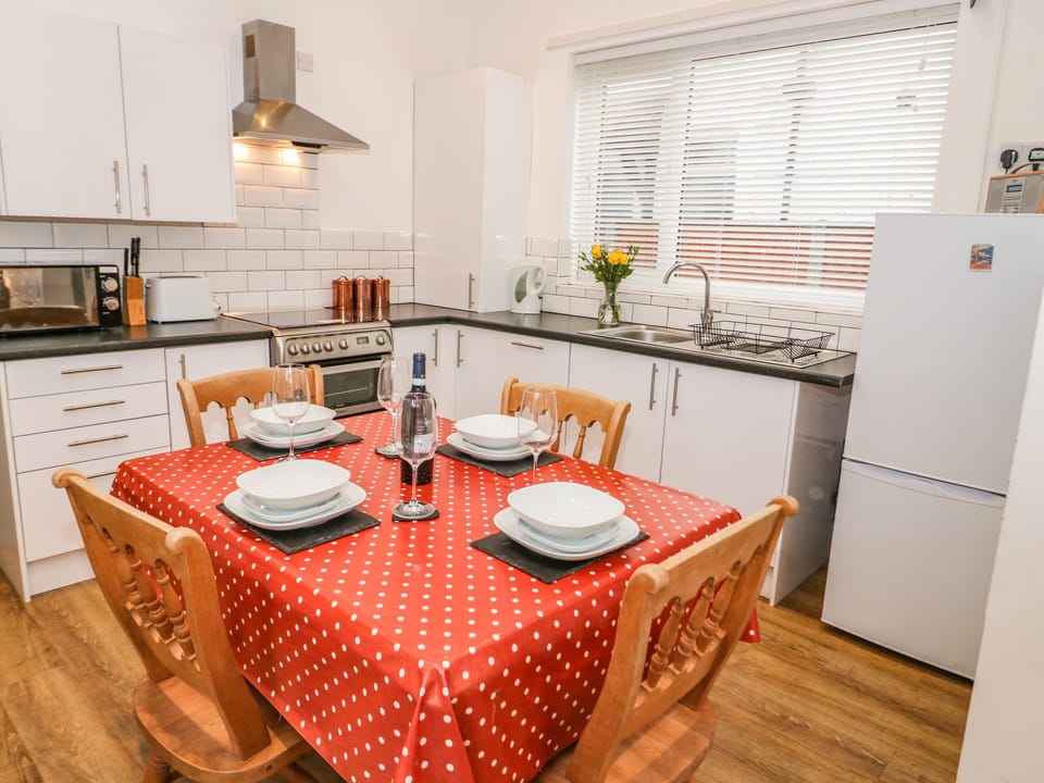 Cottage | Private kitchen | Microwave, stovetop, dishwasher, highchair