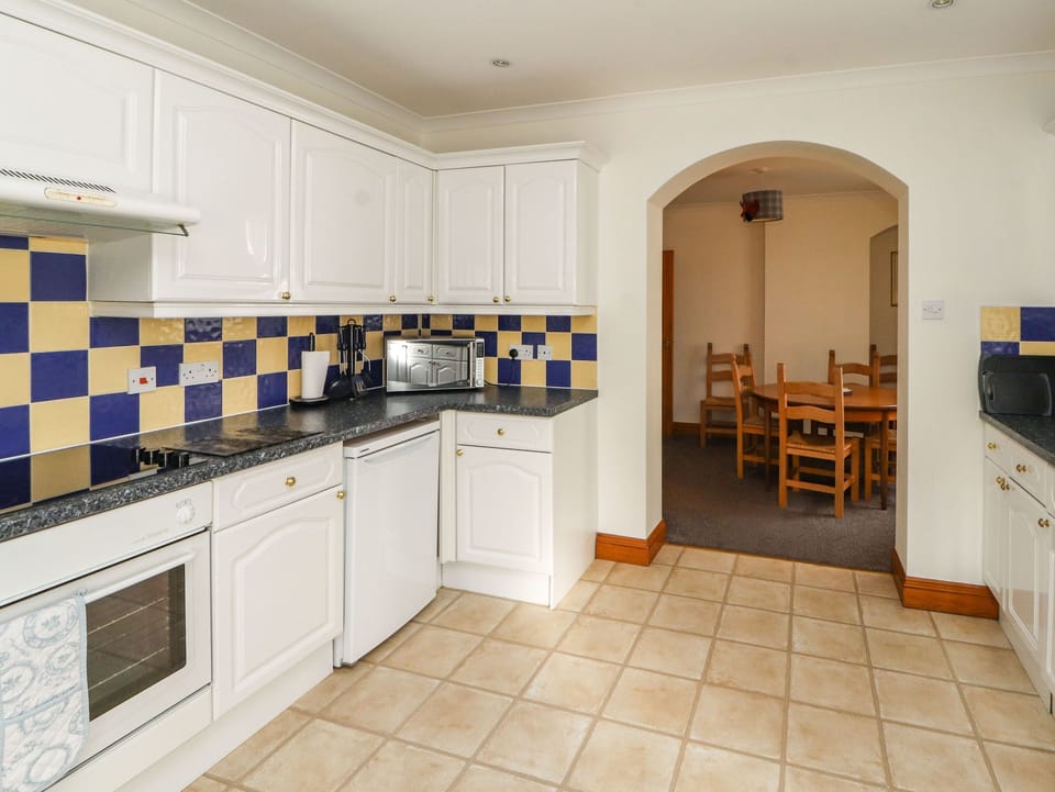 Cottage | Private kitchen | Fridge, microwave, stovetop, highchair
