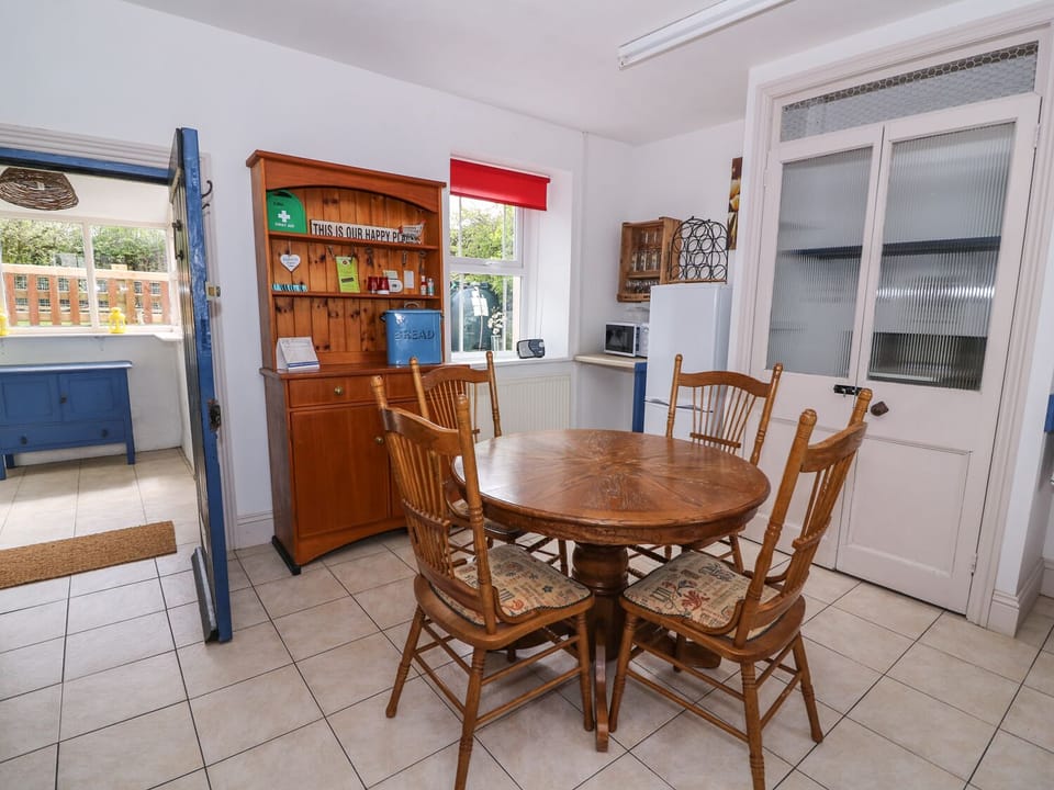 Cottage | Interior