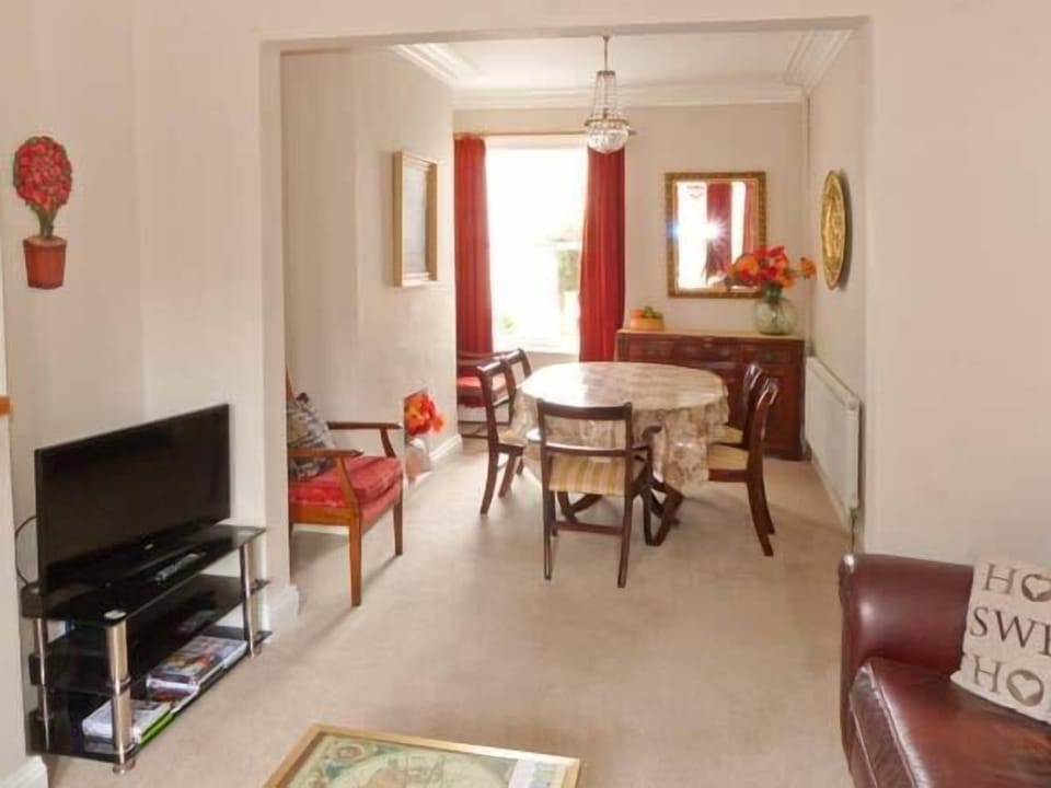 Cottage | Dining