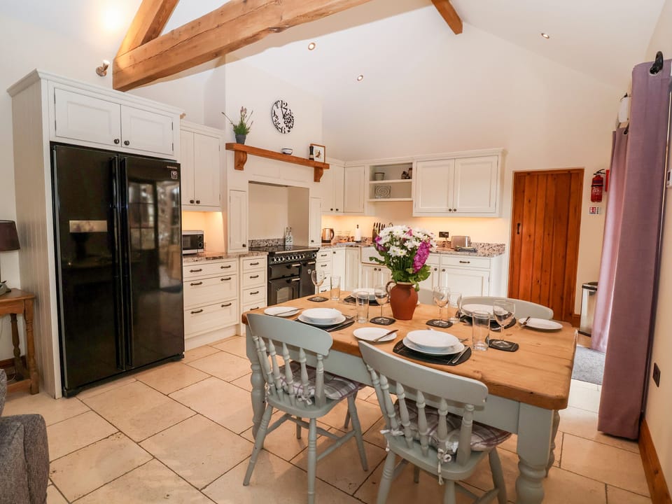 Cottage | Private kitchen | Dishwasher, electric kettle, toaster, highchair