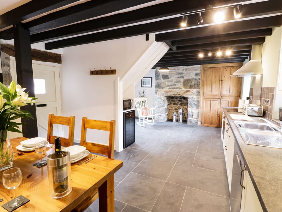 Cottage | Interior