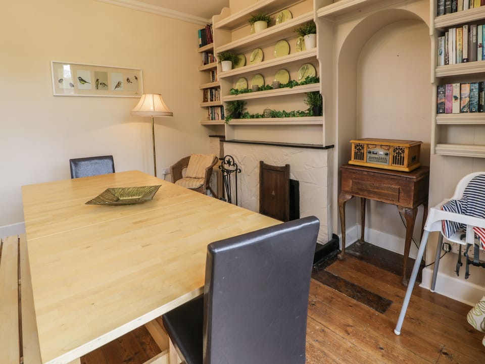 Cottage | Dining