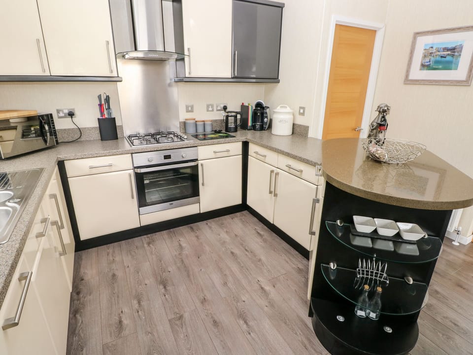 Cottage | Private kitchen | Microwave, stovetop, dishwasher, highchair