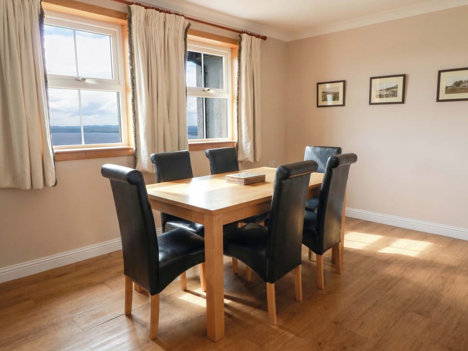Cottage | Dining