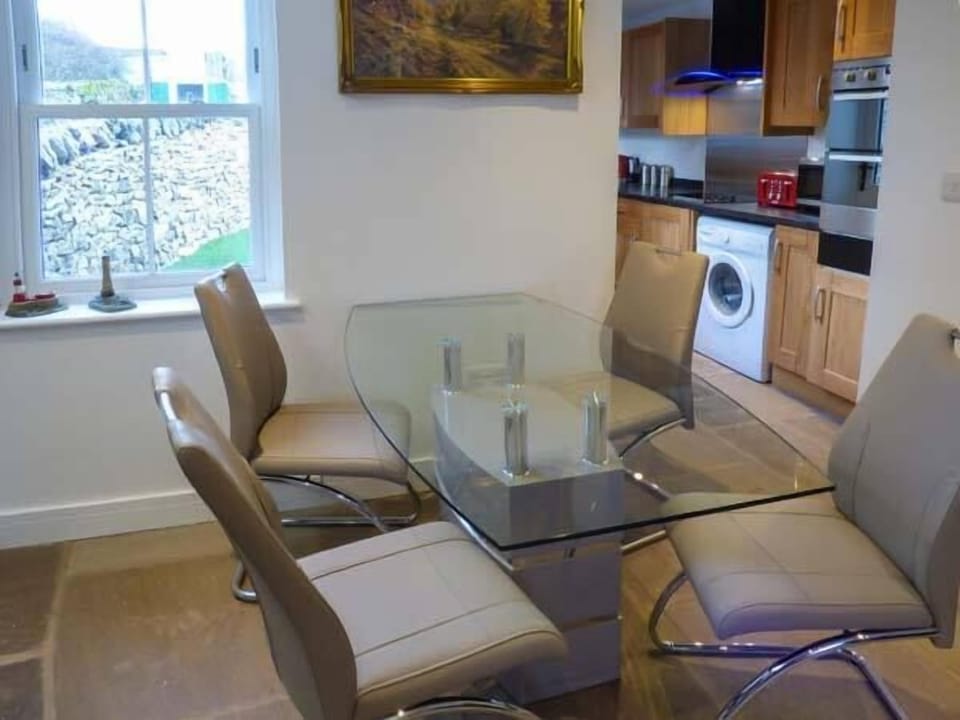Cottage | Private kitchen | Fridge, microwave, stovetop, electric kettle