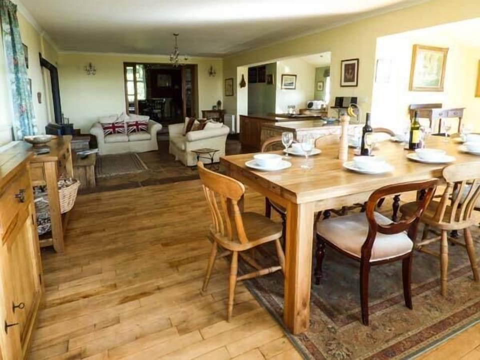 Cottage | 5 bedrooms, individually decorated, individually furnished, free WiFi
