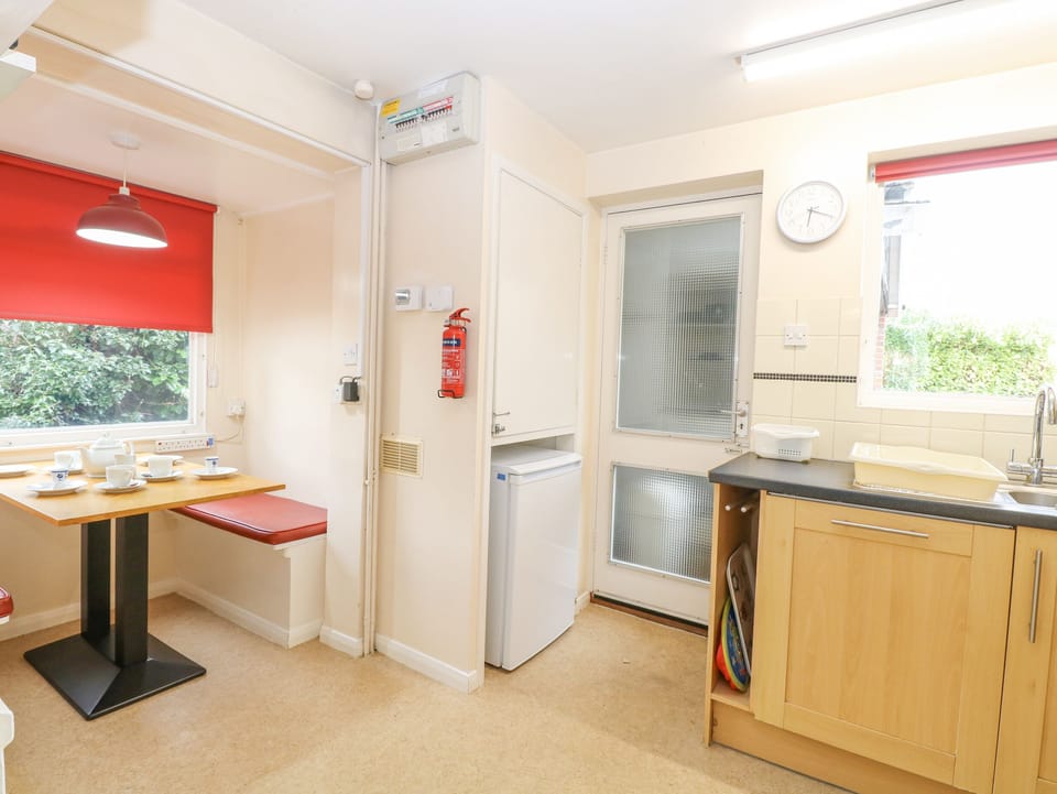 Cottage | Private kitchen | Fridge, microwave, stovetop, dishwasher