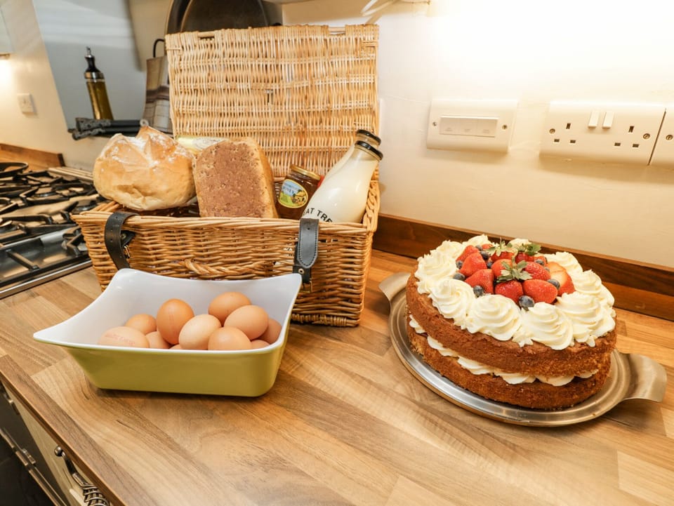 Cottage | Dining