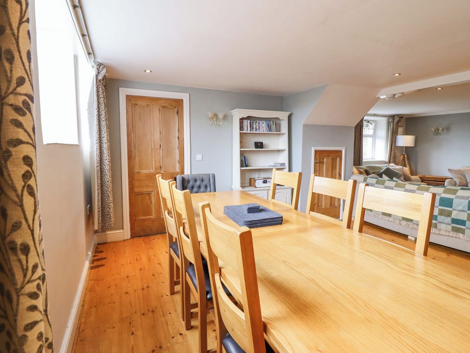Cottage | Dining