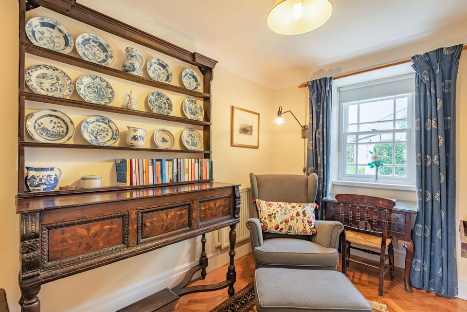 Cottage | Living room | Fireplace, DVD player, table tennis