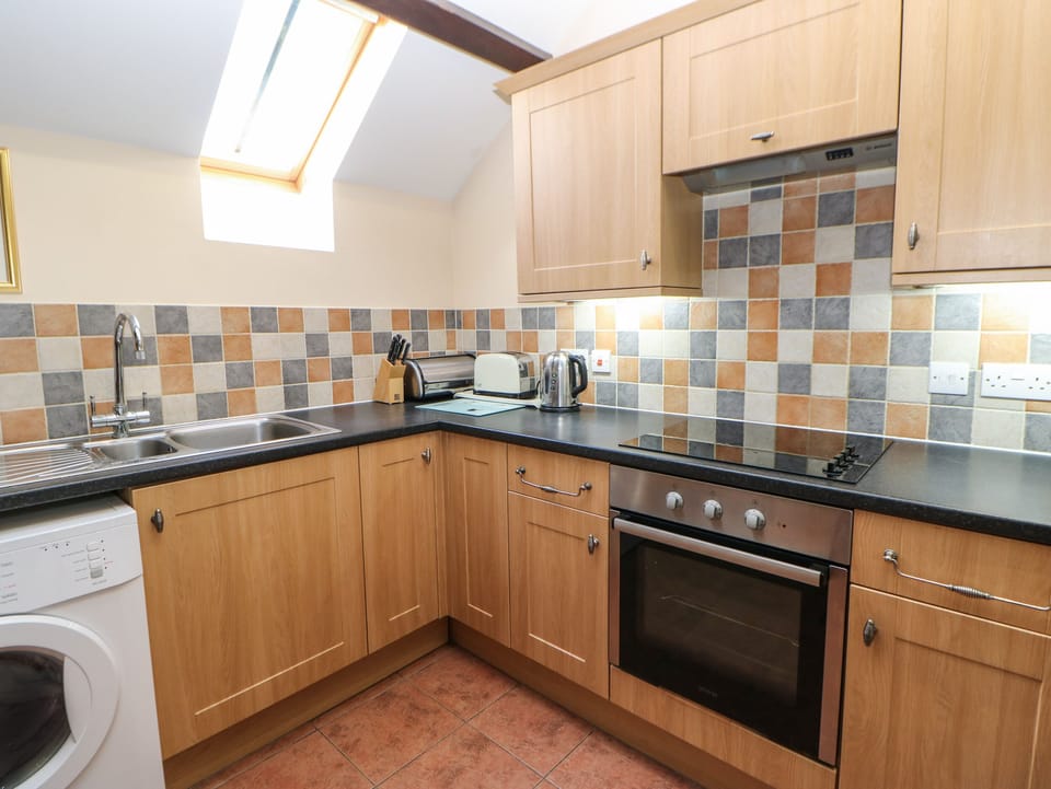Cottage | Private kitchen | Fridge, stovetop, dishwasher, cookware/dishes/utensils