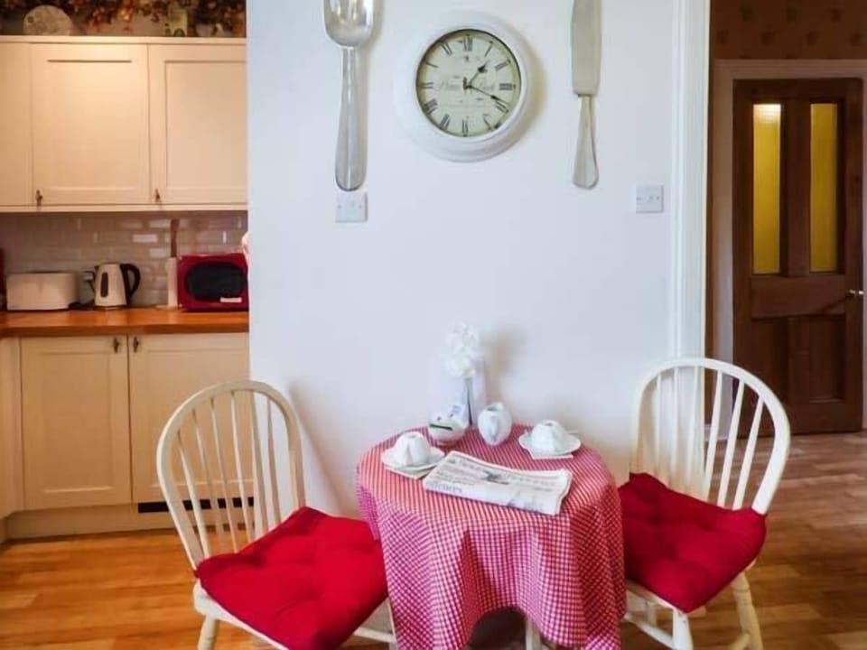 Cottage | Private kitchen | Fridge, microwave, stovetop, dishwasher