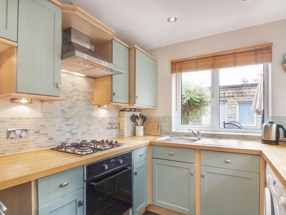 Cottage | Private kitchen | Dishwasher, highchair, cookware/dishes/utensils