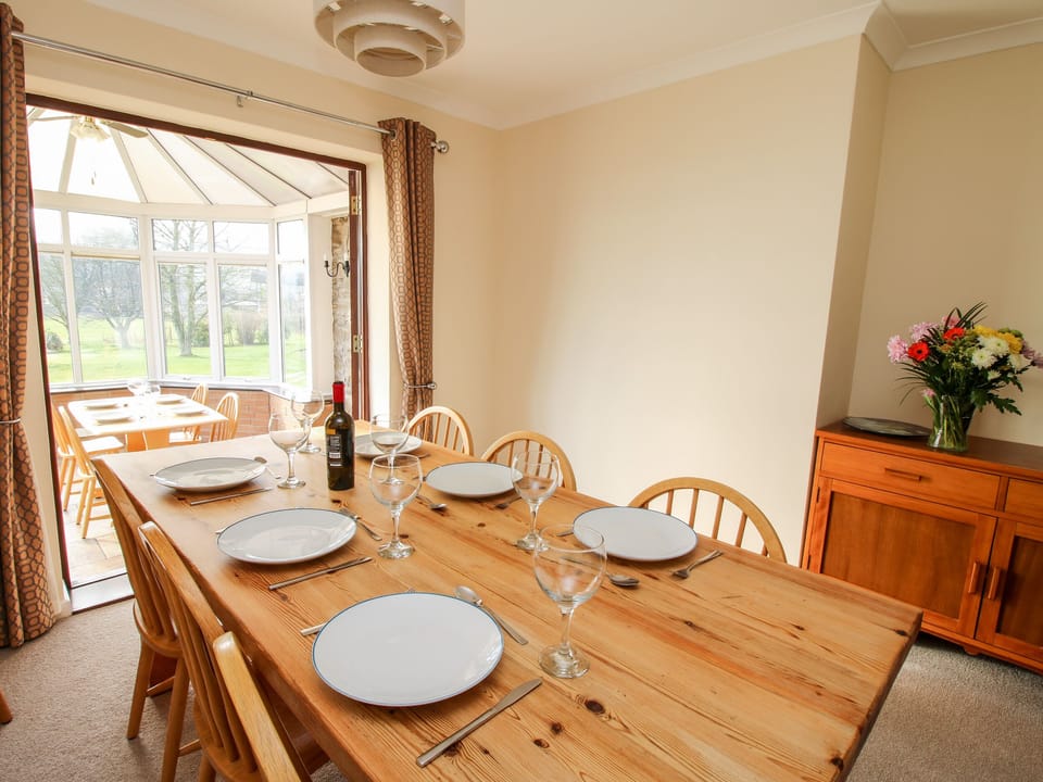 Cottage | Dining