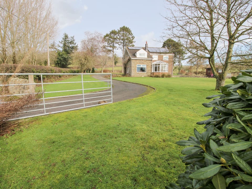 Cottage | Property grounds