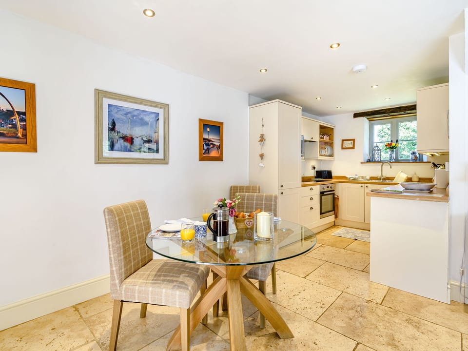 Cottage | Private kitchen | Microwave, stovetop, dishwasher, cookware/dishes/utensils