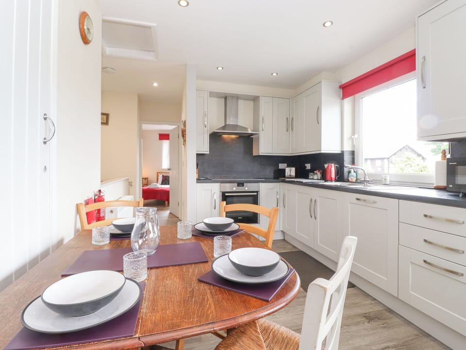 Cottage | Dining