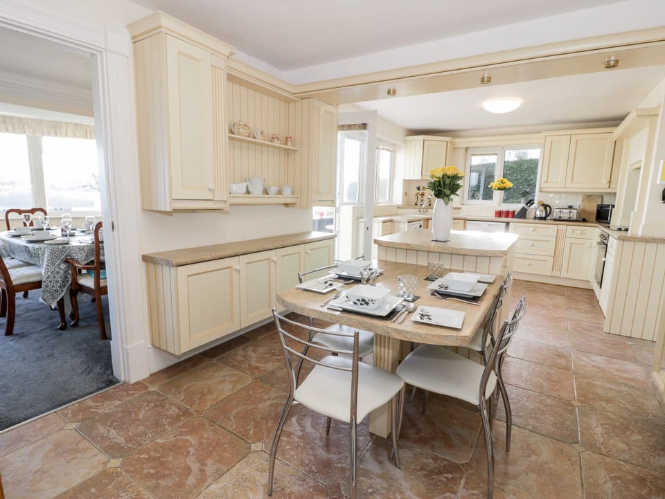 Cottage | Interior
