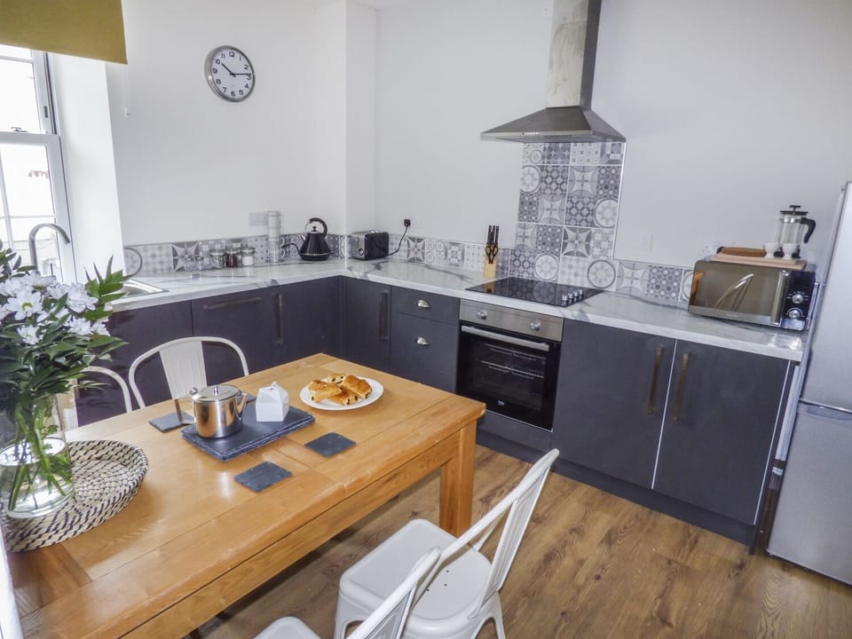 Cottage | Private kitchen | Microwave, stovetop, dishwasher, highchair