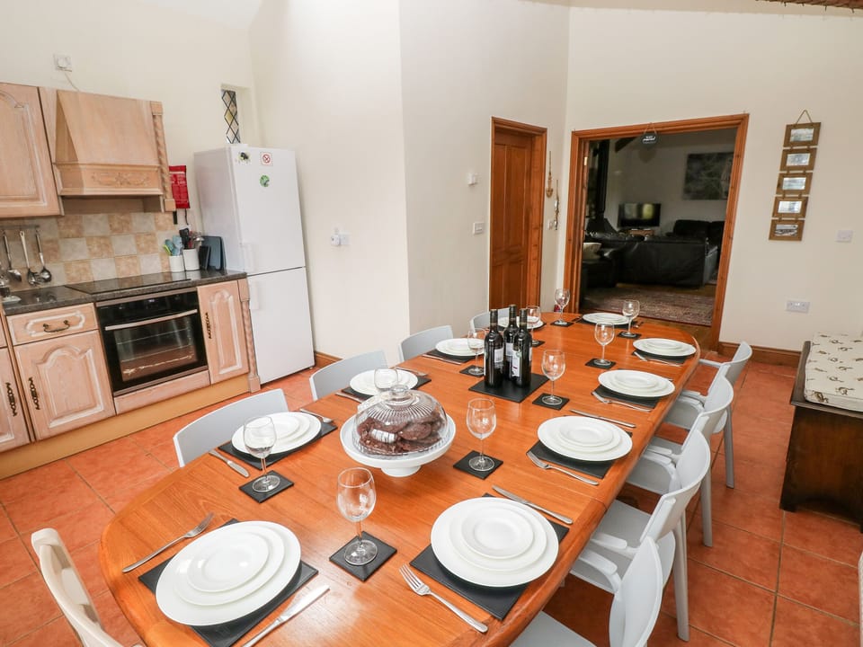 Cottage | Dining