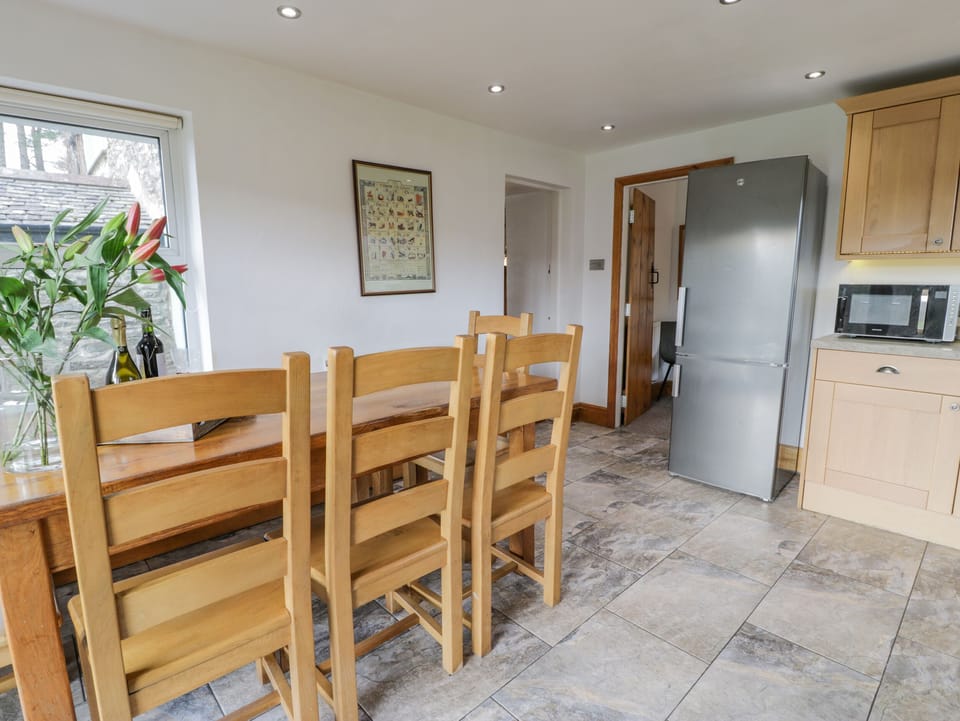 Cottage | Dining