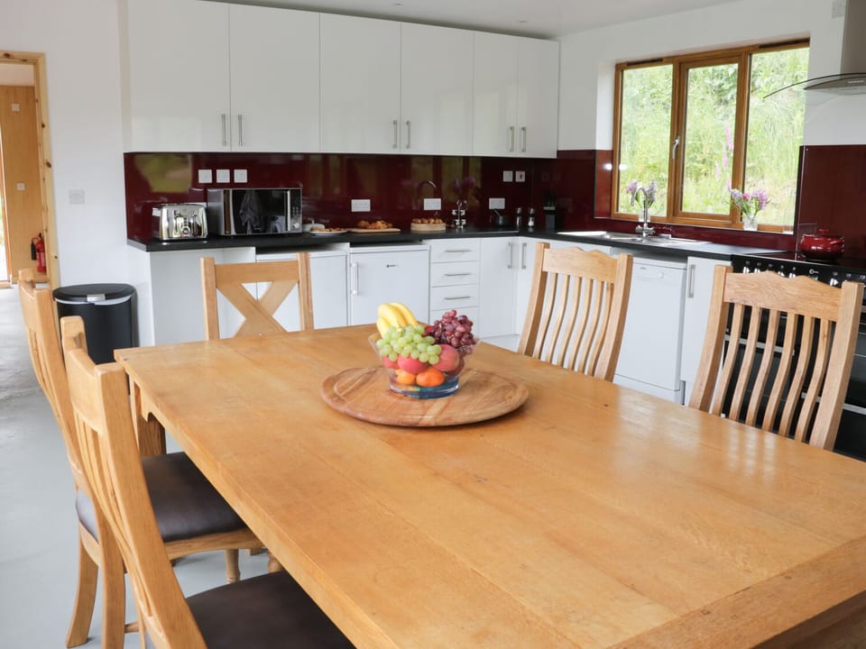 Cottage | Dining
