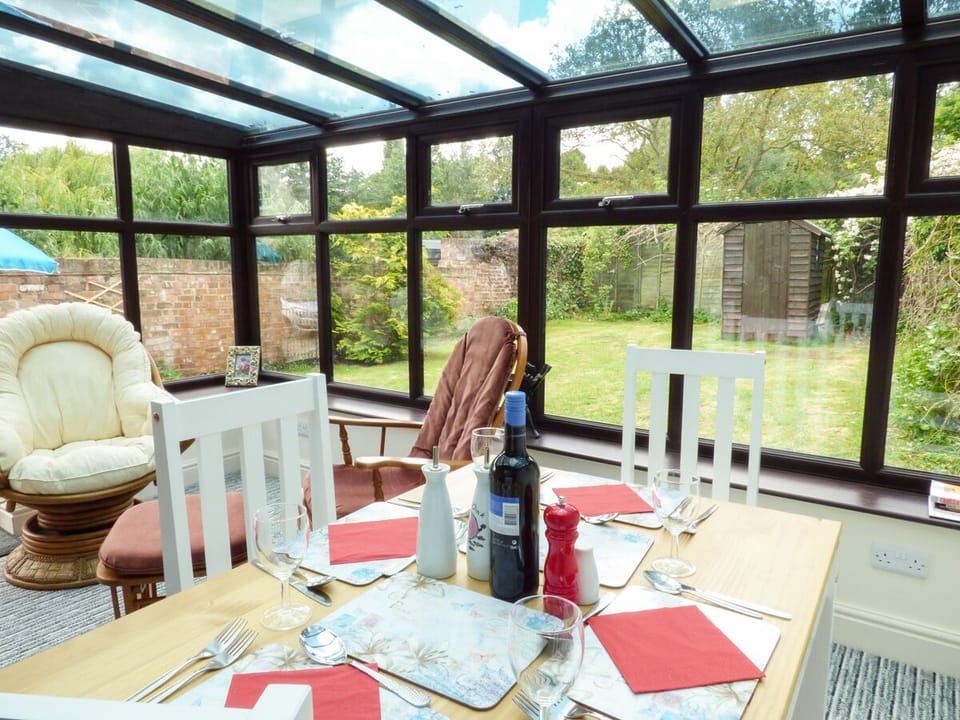 Cottage | Dining