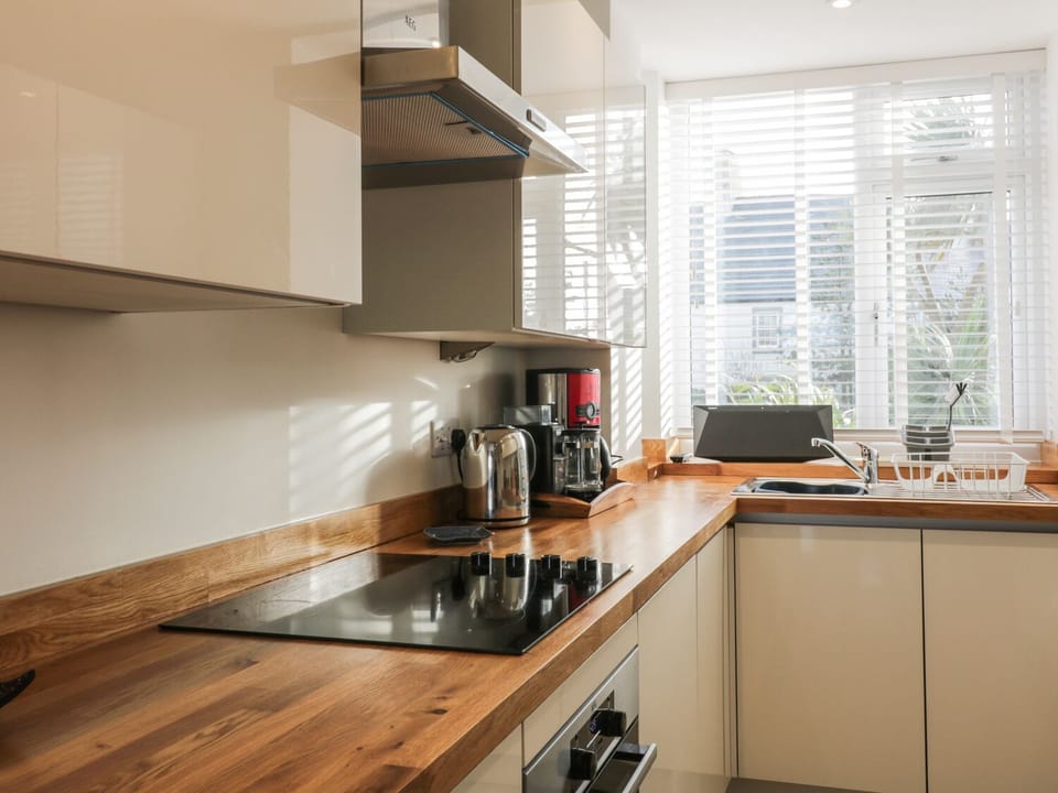Cottage | Private kitchen | Dishwasher, electric kettle, toaster, highchair