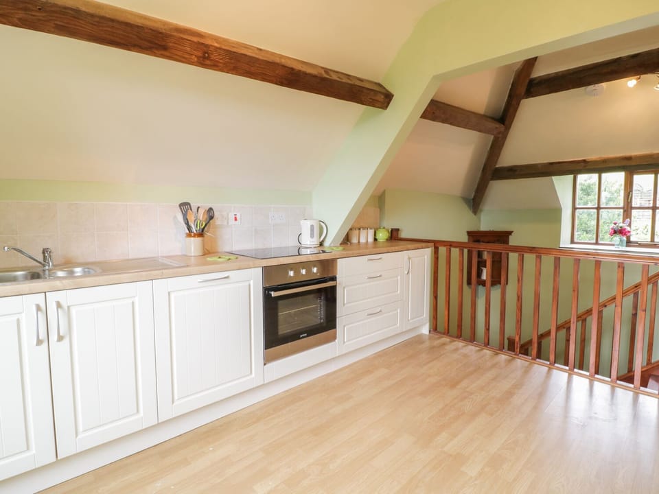 Cottage | Private kitchen | Dishwasher, highchair, cookware/dishes/utensils