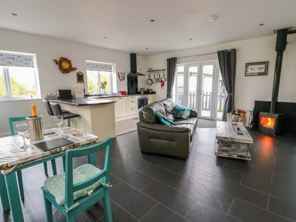 Cottage | Living area | TV